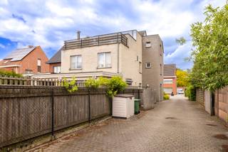 Duplex appartement van 174 m² in centrum Westmalle met 4 slaapkamers en ruim terras!Indeling appartement:Via de aparte inkomhal komt u langs de trap...