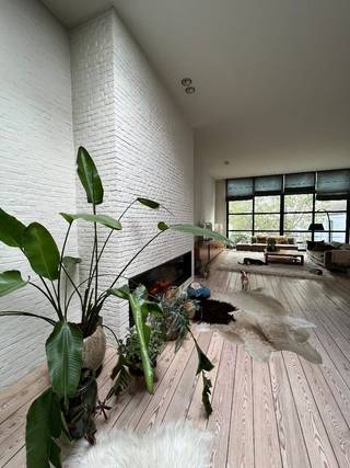 Unieke loft te huur – ideaal voor co-housingDeze uitzonderlijk gerenoveerde loft van maar liefst 310 m² is een zeldzame opportuniteit. De woning...