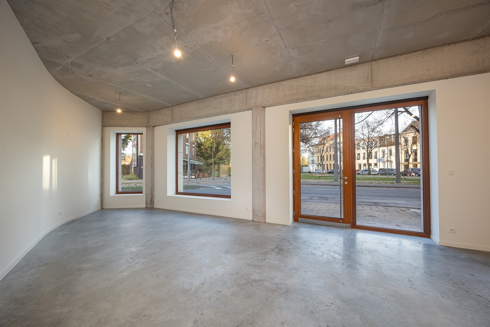 Den Brandt ∣ Gerenoveerde kantoorruimte - foto 2