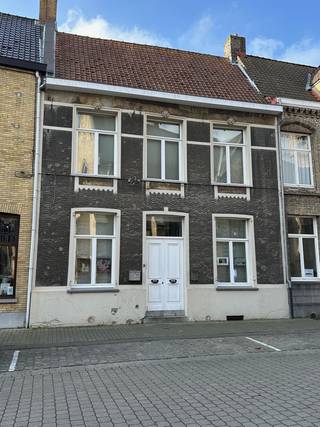 Om te bezoeken moet u zich aanmelden via onze ERA website!Ruim appartement met twee slaapkamers en groot zonneterras centraal gelegen op de...