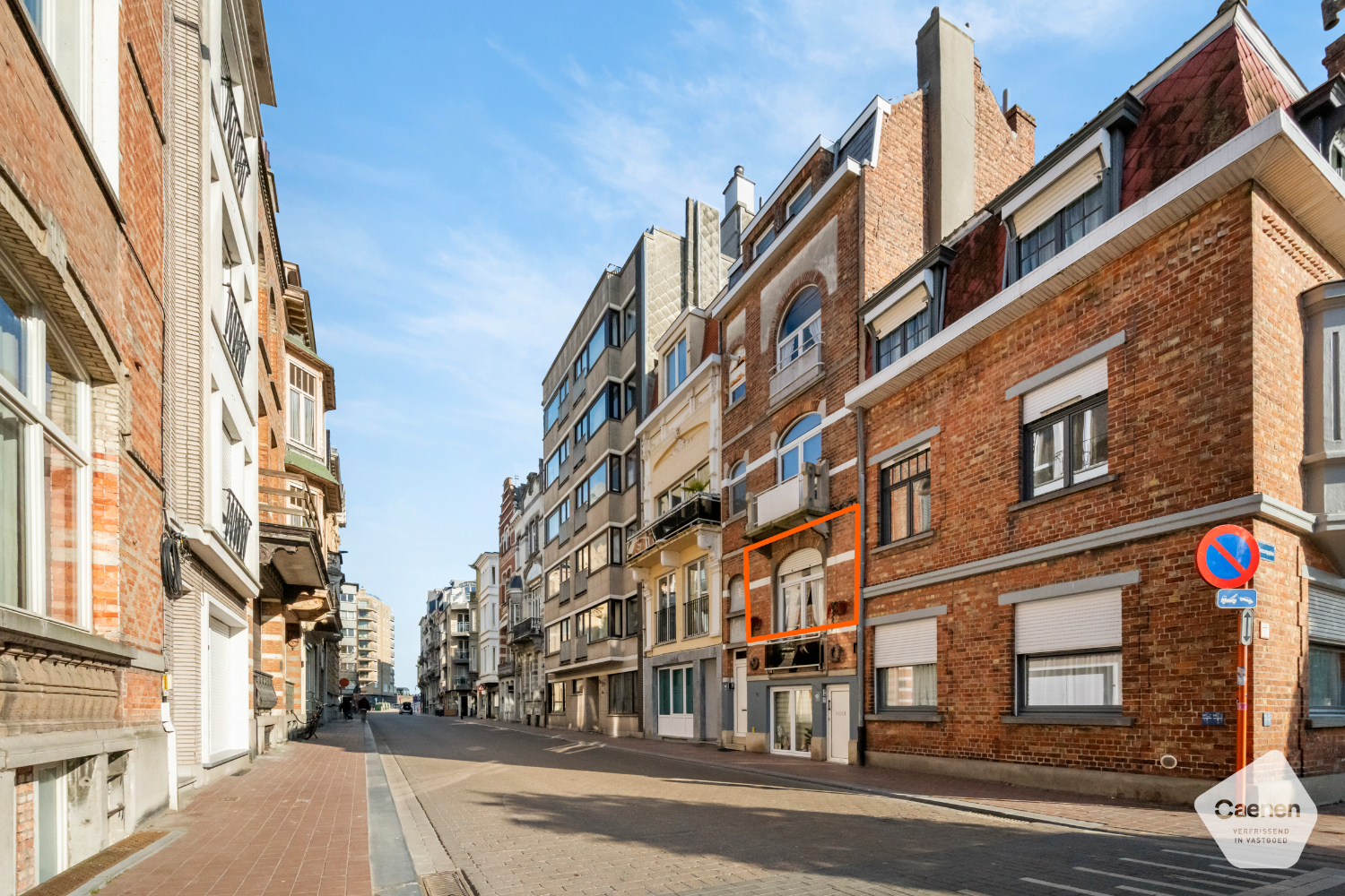 Op te frissen centraal gelegen 2 slaapkamer appartement - photo 1