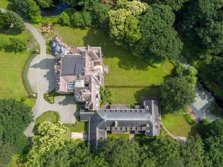 Cet appartement-château luxueux, spacieux (182m²) et économe en énergie (étiquette A) avec 2 chambres et un magnifique jardin avec étang est...