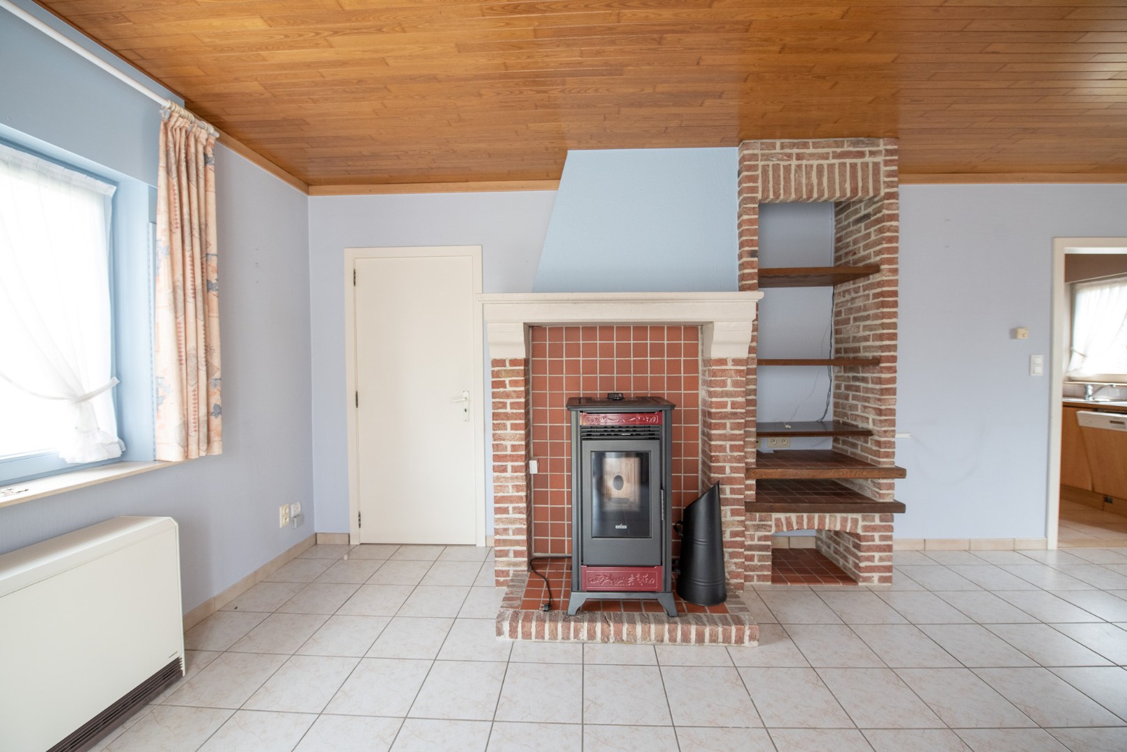 TE KOOP: alleenstaande woning in een rustige woonwijk te Desselgem. - foto 5