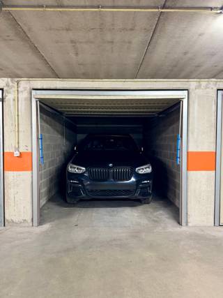 Garagebox te huur, goed gelegen in de Kustlaan nabij de winkels en het commerciële centrum. De garagebox is gelegen op de verdieping -2 en is...