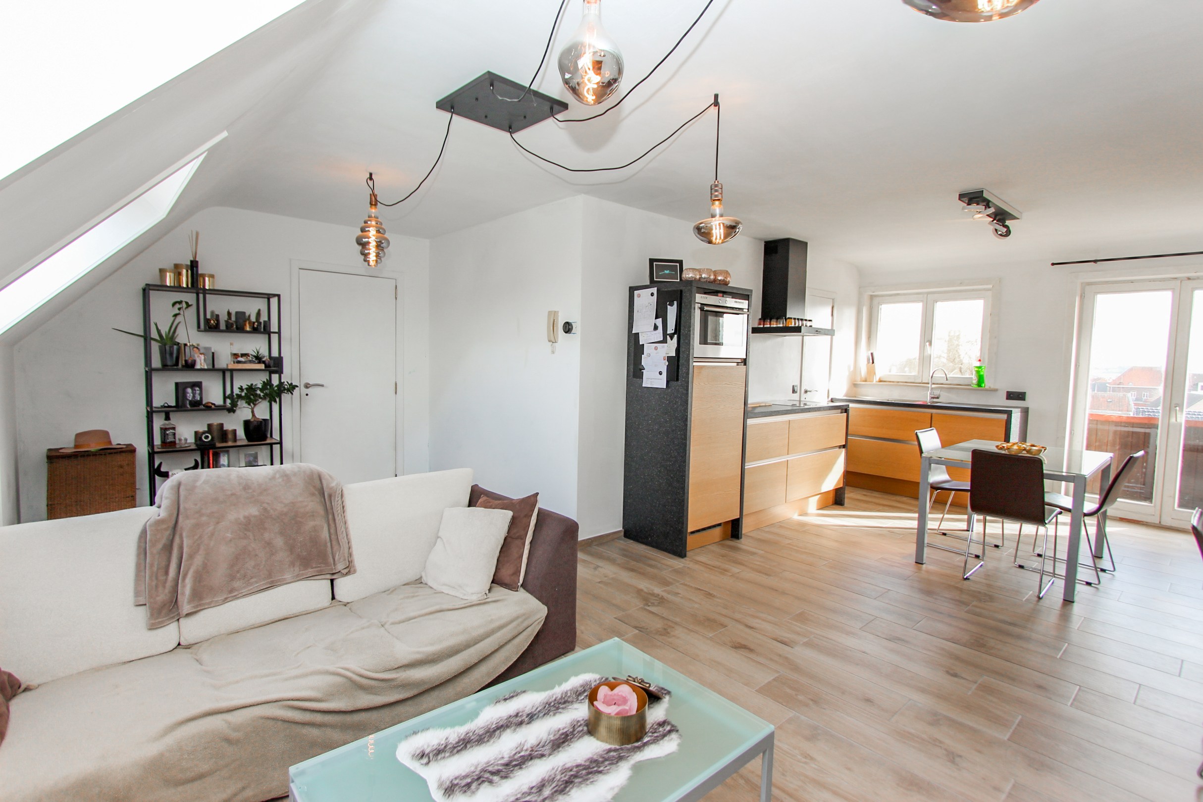 GERENOVEERD DAKAPPARTEMENT MET MOGELIJKHEID TOT GARAGE - foto 2