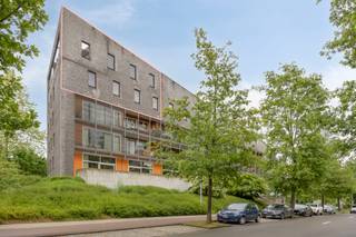 Dit instapklare duplex appartement in Leuven combineert drie slaapkamers, twee terrassen en een autostaanplaats met een sterke ligging tussen...