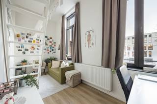 Gerenoveerd studentenhuis met 5 kamers op topligging in LeuvenOp een uitstekende locatie aan het Quinten Metsysplein te Leuven bevindt zich dit...