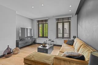 Deze lichtrijke en instapklare bel-etage woning combineert een centrale ligging met comfortabele woonkwaliteit en tal van troeven.

Indeling: Via een  inkomhal komt u binnen in de open leefruimte met geïntegreerde keuken, waar het overvloedige daglicht meteen opvalt. Aansluitend is er een handige berging én een extra ruimte die perfect dienst kan doen als bureau of hobbykamer. Op de bovenverdieping bevinden zich drie volwaardige slaapkamers en een badkamer met zowel bad als douche.

Het zonnig terras biedt volledige privacy – een ideale plek om tot rust te komen of te genieten van een gezellige zomeravond.
Troeven: ruime woning, 3 slaapkamers, zonnig terras, centrale ligging nabij winkels, scholen en openbaar vervoer.

Meer info of een bezoek?
Contacteer Brigitte: 0479/597.004 - brigitte@altro-vastgoed.be