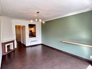 Voor een bezoek bel 054/69.39.36 - Dit instapklaar appartement bevindt zich nabij de zeedijk te Oostende. Winkels, scholen, restaurants en...