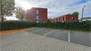 AUTOSTANDPLAATS te koop in de Witte Molenstraat 17 ( ter hoogte van nr. 27) in Sint-Michiels Brugge. Een praktische ( extra ) parkeerplaats voor de...