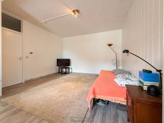 VEELZIJDIGE HANDELSRUIMTE met GARAGE, opslag en APPARTEMENT op een strategische locatie in het HART VAN OUDENAARDE. Deze eigendom biedt...