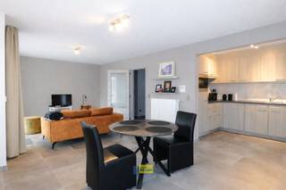 APPARTEMENT TE HUUR MET TWEE SLAAPKAMERS EN GARAGELOCATIEDIT APPARTEMENT IS IDEAAL GELEGEN, VLAKBIJ SCHOLEN, WINKELS, OPENBAAR VERVOER EN MET EEN...