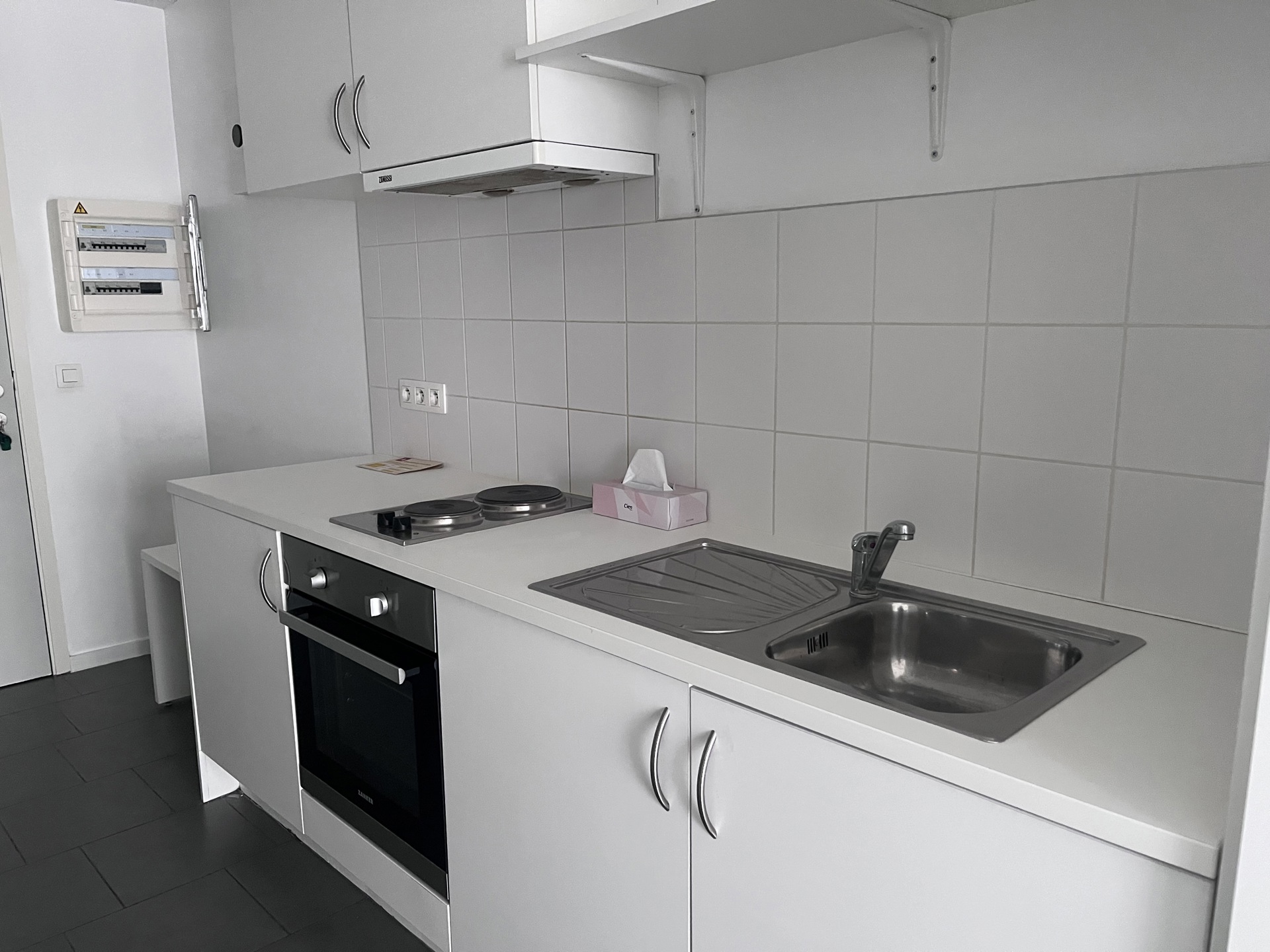 Gemeubelde studio met balkon - foto 3