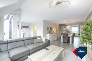 Prachtig duplexappartement in hartje Oostende, vlak aan Wapenplein! Zoekt u een ruime, moderne woonst of een ideaal vakantieappartement in...