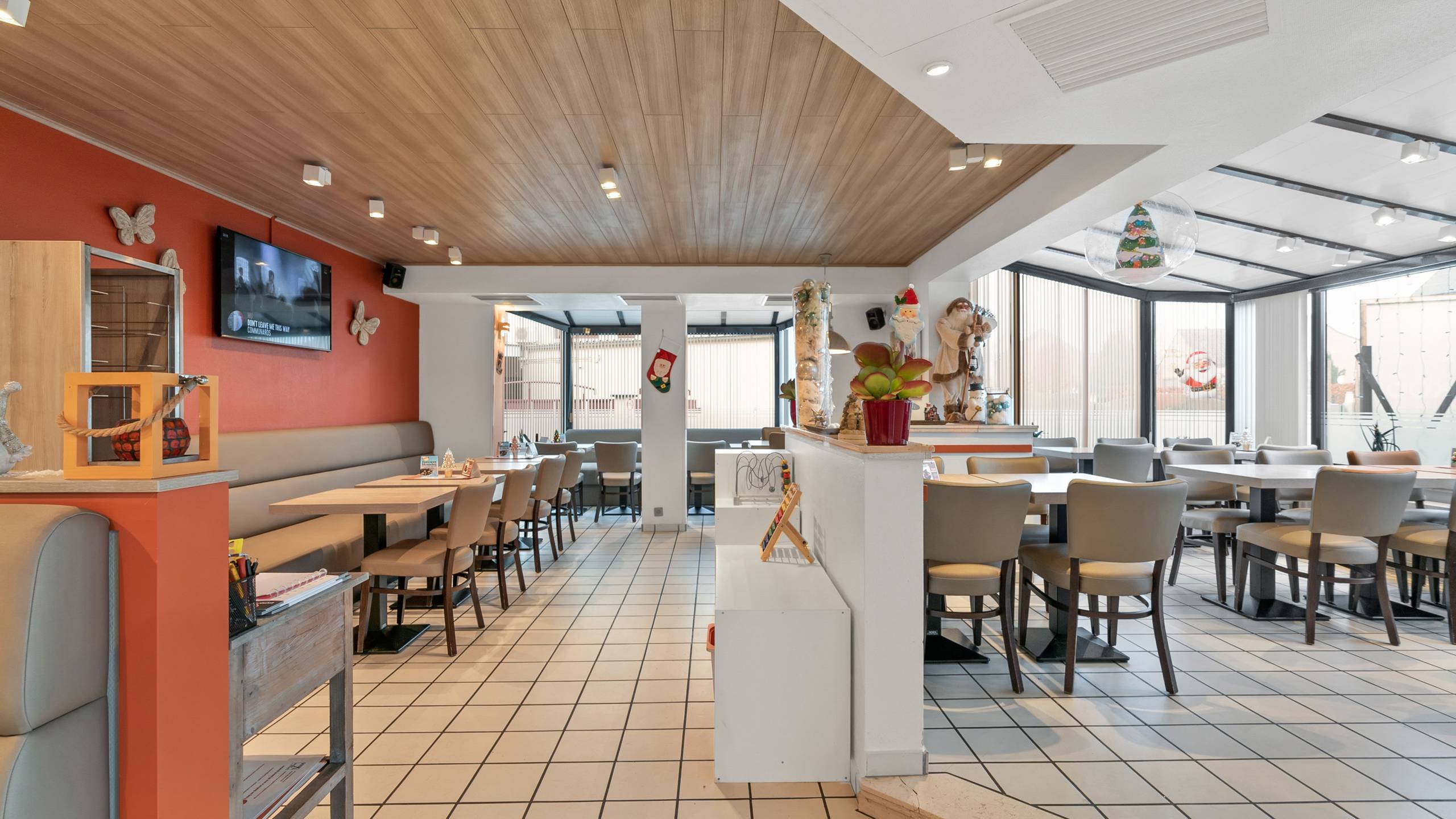 Unieke kans: neem een volledig instapklaar en sinds 40 jaar succesvol frituur eethuis mét ruime woning over! - foto 2