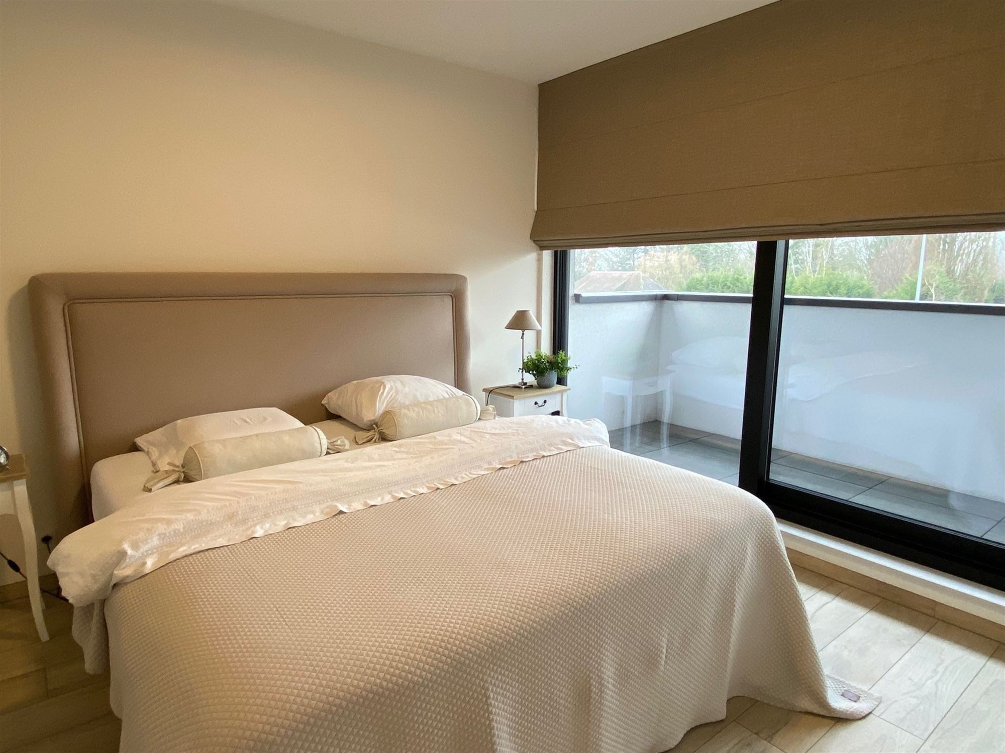 Lichtrijk 2-slaapkamer appartement met ruim terras - foto 5