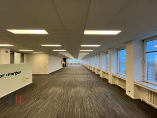 Dit uitstekend gelegen kantoor van 512 m² is te huur langs de bedrijvige Martelaarslaan (R40), de kleine ring van Gent. De Martelaarslaan is...