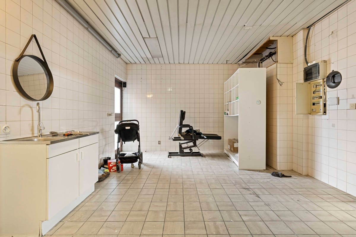 Propriété commerciale avec maison (2 chambres) et espace extérieur — Gistel - photo 5