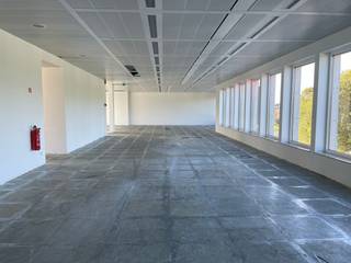 371 m² lichtrijke kantoren met zichbaarheid vanaf de Ring te Zellik.Fantastische bereikbaarheid dankzij de goede ligging vlak bij de R0 met een...