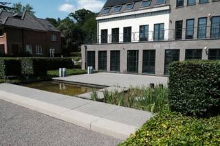 <p>For rent: modern 196 m² office space located on the 3rd floor of a fully renovated building in 3000 Leuven, on a strategic and highly accessible site close to the city centre.<span></span></p>
<p>The building has been fully renovated with a sustainable, future-proof approach. It is carbon neutral and equipped with smart heat pumps providing zoned heating and cooling, domotic-controlled LED lighting, and solar panels ensuring optimal energy efficiency.</p>
<p>Security is ensured through a modern access control system, fire detection, anti-intrusion protection, and video surveillance.</p>
<p>The office layout is flexible and can be adapted to the tenant’s needs. Interior finishes (kitchen, sanitary facilities, lighting, paintwork, coffee corners) can be customised in collaboration with the tenant to create a workspace aligned with the company’s identity.</p>
<p>Prime location: within walking distance of Leuven station, close to public transport, and with fast access to the E40 and E314 motorways.</p>