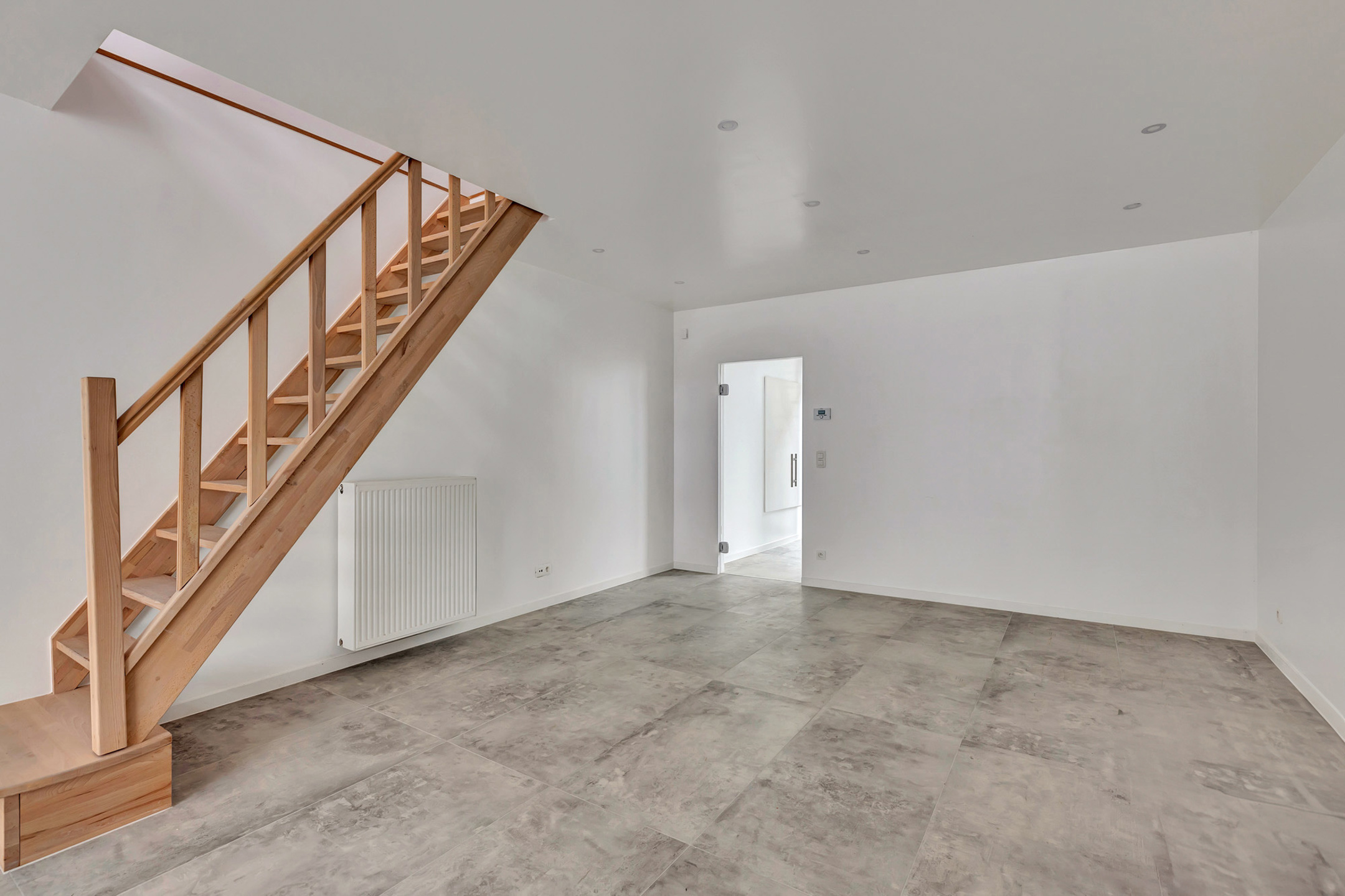 Instapklare stadswoning 200m2 bewoond met 5 slaapkamers  - foto 3