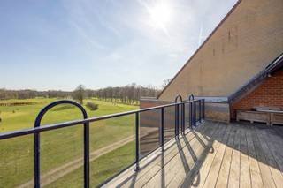 Op een uitzonderlijke ligging aan de Miksebaan, aan de golf van Brasschaat, ontdek je deze lichtrijke duplex (V3 + V4) van maar liefst 248m². Je...