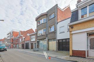 Dit appartement ligt in de het centrum van Izegem en ligt vlakbij handel, horeca en belangrijke invalswegen. Kortom, alles heb je dicht bij de...