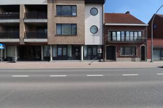 Indeling:Woonkamer met open keuken en toegang naar de slaapkamer, de keuken is voorzien van volgende toestellen: koelkast met vriesvakje,...