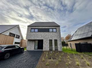 OPEN HUIS Zat. 20/12 Deze nieuwbouwwoning met 4 slpks is vrijblijvend te bezichtigen op zaterdag 20 december tussen 15u00 en 16u00. U bent van...