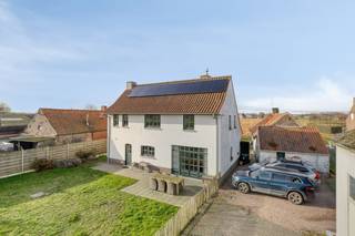 Are you looking for a home with character and potential? This charming farm for sale in Avelgem offers the perfect combination of space, peace and...