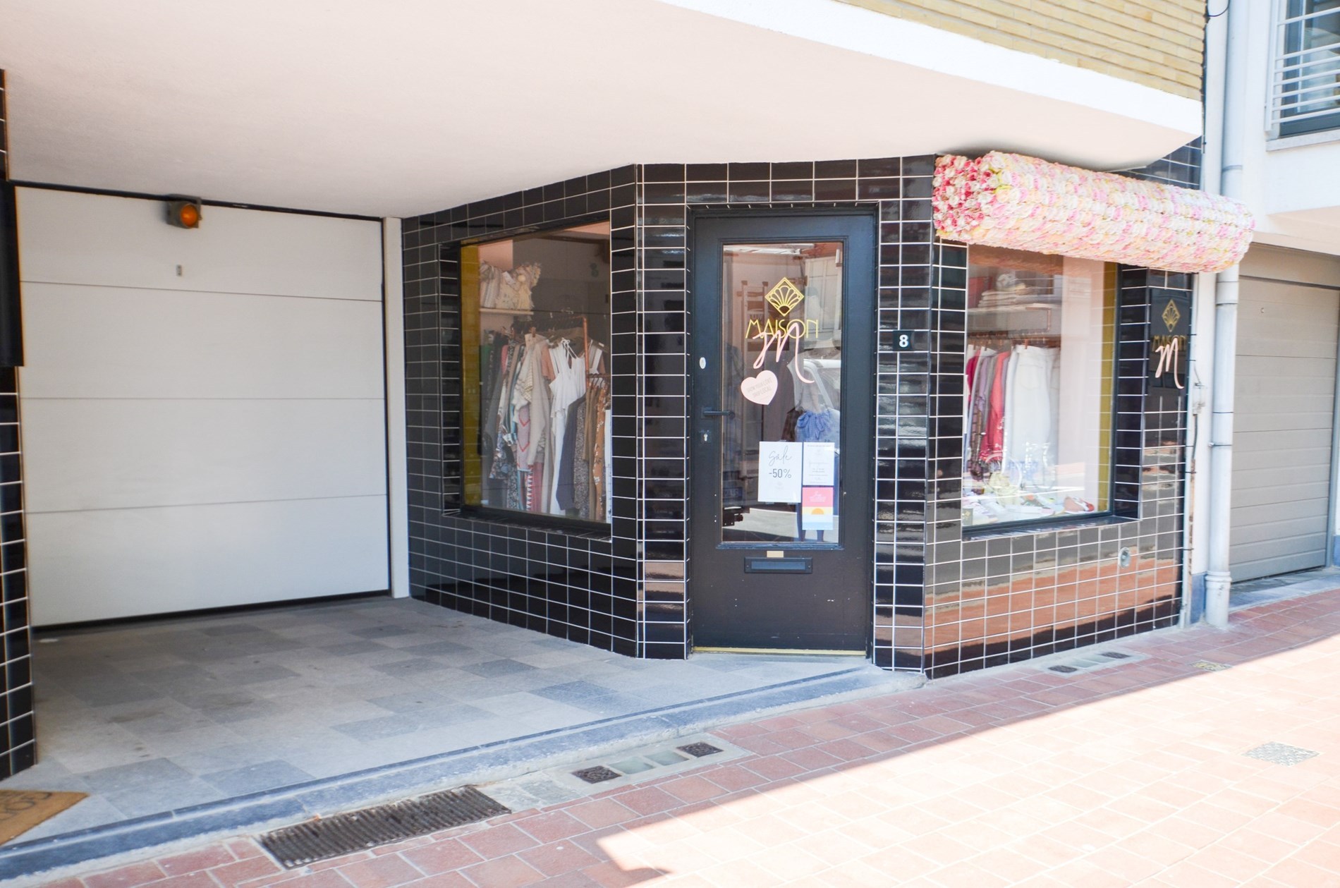 Centraal gelegen winkelruimte met uitstekende visibiliteit gelegen nabij het Driehoeksplein. - foto 2
