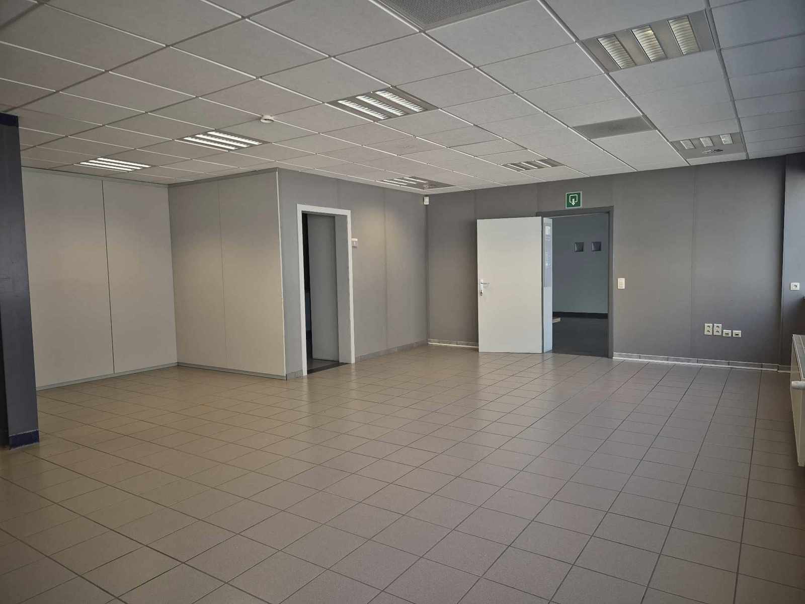 Ruim kantoorgebouw met uitstekende verbinding! - foto 5