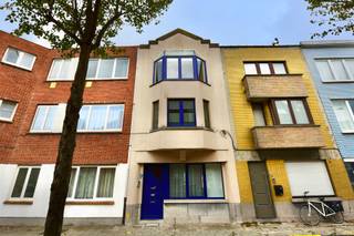 Ontdek dit prachtig gerenoveerde appartement in het hart van Eeklo, op een boogscheut van de markt. We verwelkomen u op de tweede verdieping van...