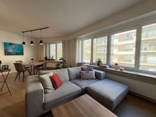 TE HUUR – Stijlvol gerenoveerd en gemeubeld appartement op Antwerpen-Zuid (2018) Op een toplocatie in het gegeerde Antwerpen-Zuid, gelegen in...