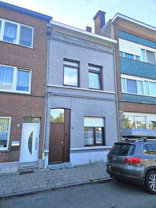 STATIESTRAAT 16 2850 BOOMGezinswoning met 5 slaapkamers en garage! Deze woning is klaar voor een nieuw gezin.Met een ligging nabij het station van...