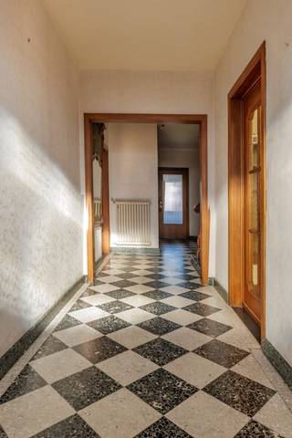 Deze stijlvolle en ruime woning, gelegen aan de Noordlaan in Dendermonde, is een toonbeeld van degelijke bouwkwaliteit en uitzonderlijke ruimte.Op de...