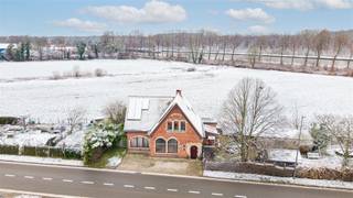Instapklare open bebouwing met 3 slaapkamers op unieke ligging tussen de weilanden Ideaal gelegen in een groene omgeving, maar toch vlakbij alle...