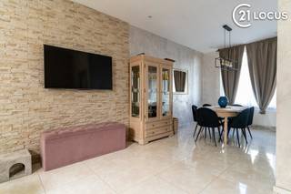 Op zoek naar een woning waar je zo kunt intrekken, met voldoende ruimte voor het hele gezin? Deze rijwoning van 120 m² combineert comfort,...