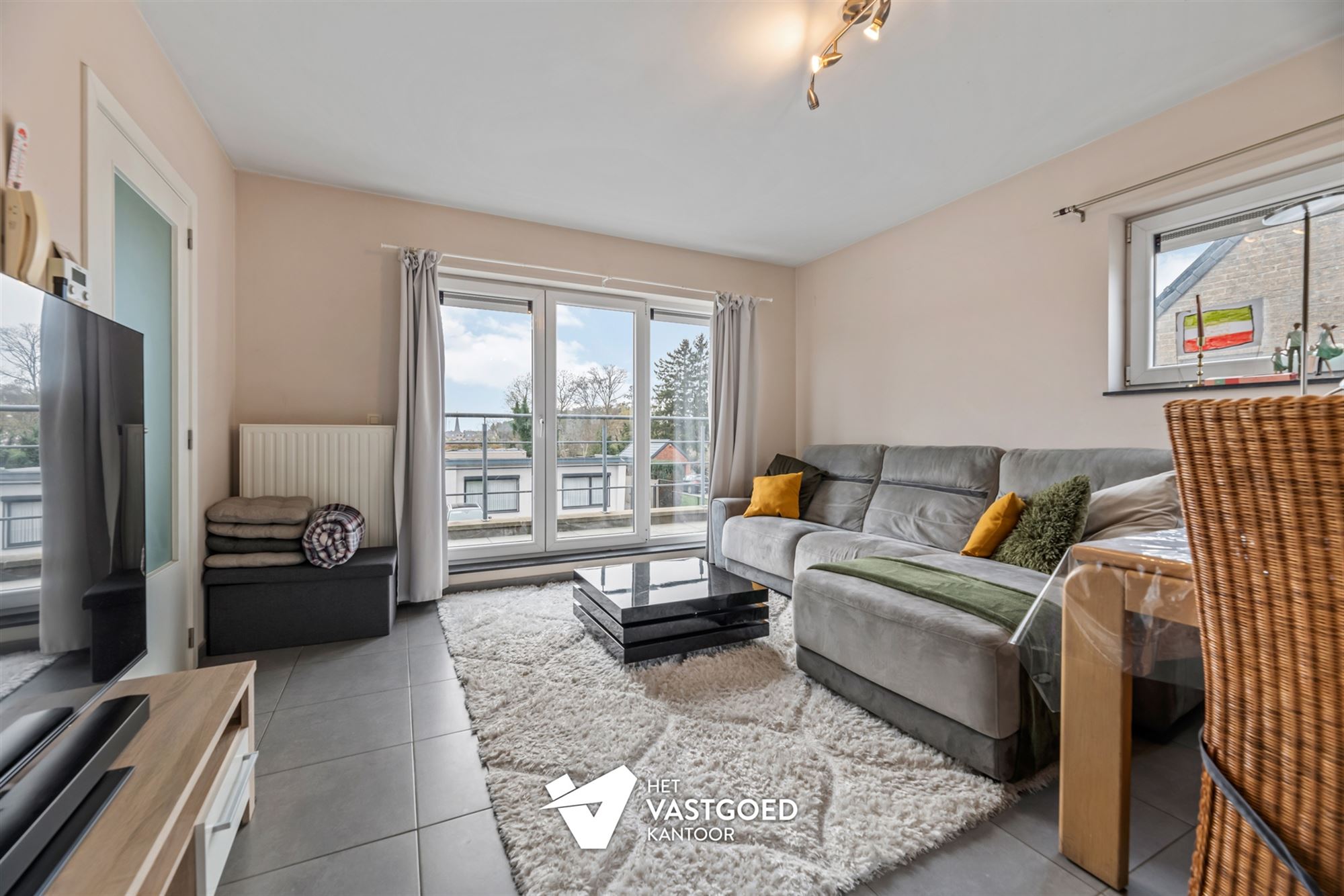 ZEER RUIM DUPLEX APPARTEMENT (149M²) MET 3 SLAAPKAMERS, TERRAS EN 2 AUTOSTAANPLAATSEN TE HAM - foto 4