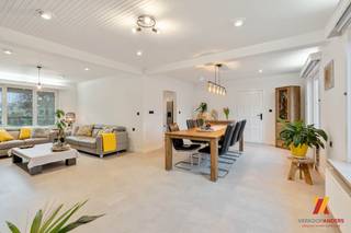 Charmante woning te koop in een rustige omgeving te Kinrooi (Natterveld 17), gelegen op een ruim perceel van 1554 m².De woning beschikt over 3...