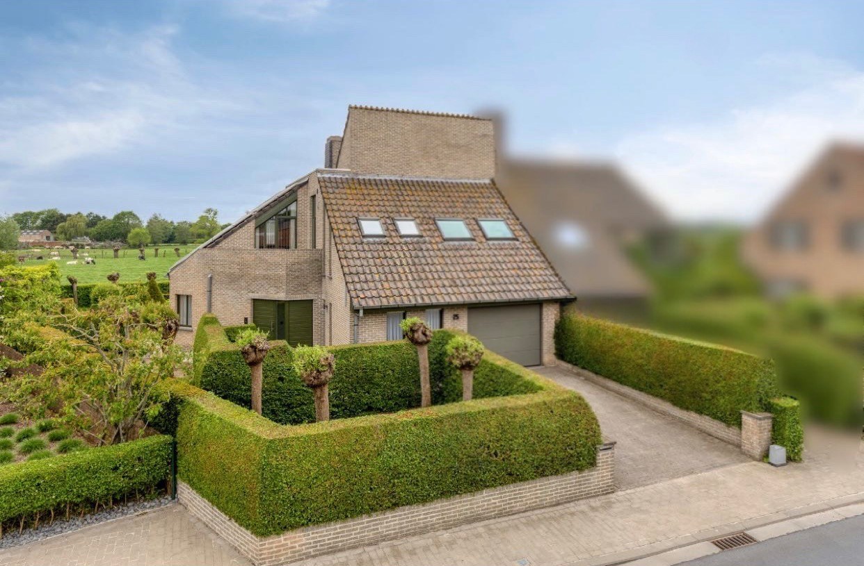 Ruime halfopen bebouwing met 4 slaapkamers, veranda en grote tuin te koop in Oudenburg - foto 4