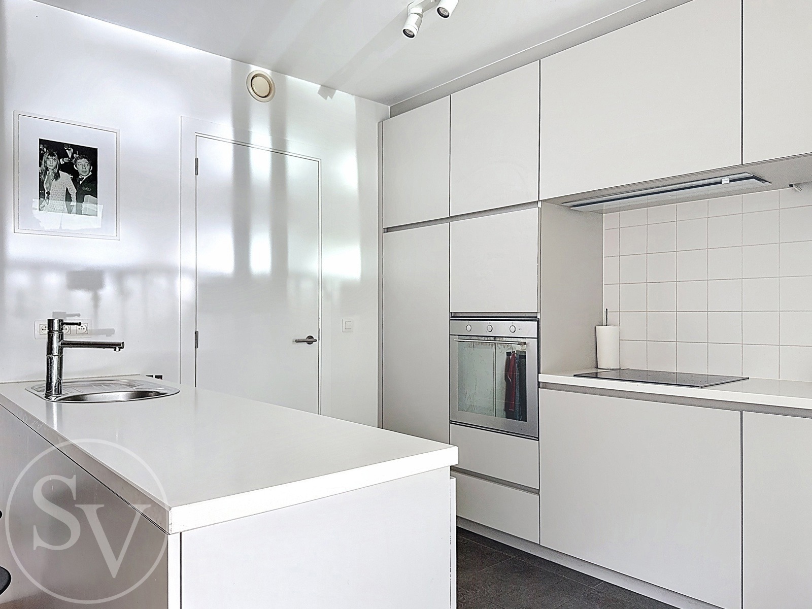 Appartement op TOP locatie, 2 slpk, terras en parking. - foto 3