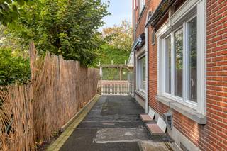 Ontdek dit veelzijdige handelspand met woonst aan de Grote Hulststraat 57 in Tielt! 🍽️Een toplocatie met uitstekende zichtbaarheid en tal van...