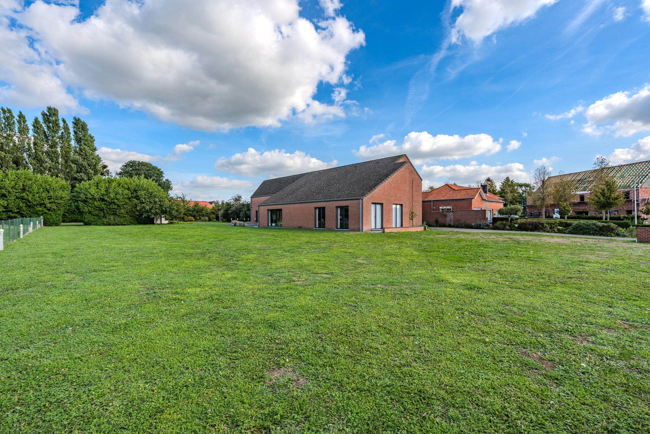 UNIEK EIGENDOM OP EEN TERREIN VAN 8.187 M² – RUST &amp; RUIMTE ! - foto 3