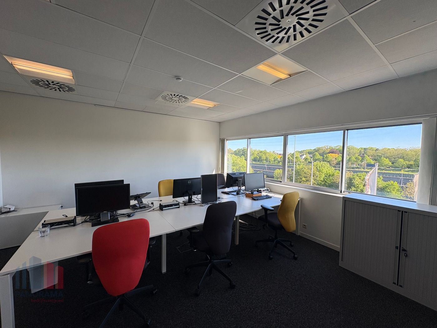Kwalitatieve kantoorruimte van 575 m² met uitstekende bereikbaarheid - photo 2