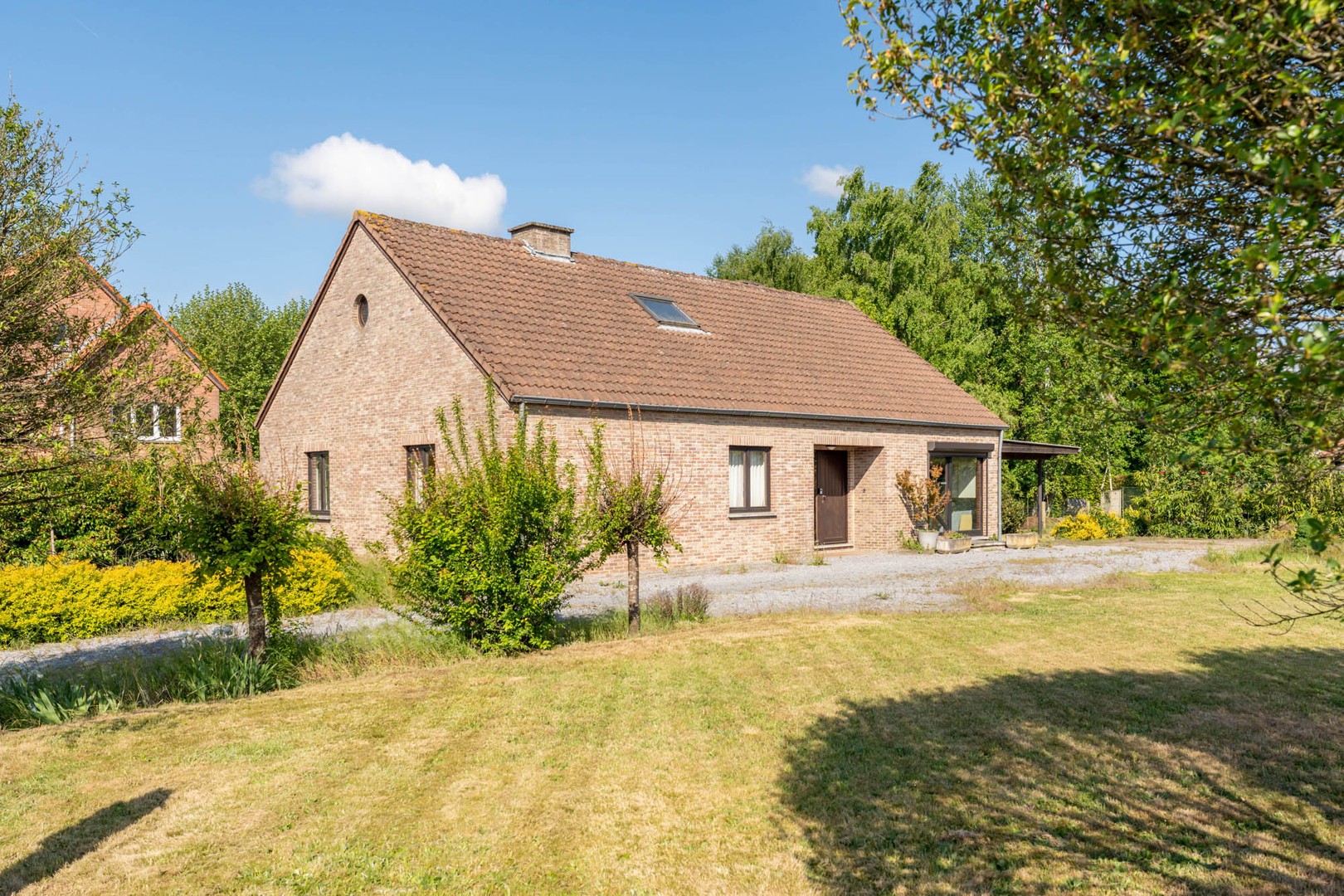 Te renoveren open bebouwing op ruim perceel in Zonhoven (1396 m²) - foto 1