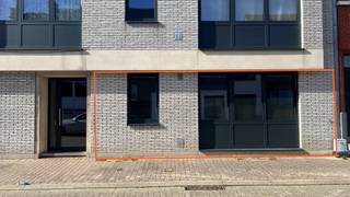 Gelijkvloers appartement met 2 slaapkamers en garage te huur te Diest, juist buiten de ring, Speelhofstraat 13 bus B.<br /><br />Dit gelijkvloers appartement is recent gerenoveerd en dadelijk beschikbaar.<br /><br />Indeling :<br />- inkomhal<br />- woonkamer met groot raam<br />- keuken<br />- 2 slaapkamers<br />- badkamer<br />- apart toilet <br />- berging<br />- garage<br /><br />CV op gas<br />Dubbele begalzing<br />EPC : 221, label C<br /><br />Huurprijs : € 800,00 garage inbegrepen<br />(Er zijn geen gemeenschappelijke kosten)<br /><br />Wij maken graag tijd voor U om dit appartement te bezichtigen. Hiervoor reageert U best via de onze website www.alvast.be, zo voegen wij U toe aan de lijst van geïnteresseerde.<br /><br />Alle gegevens zijn louter informatief, onder elk voorbehoud, en voor zover het pand intussen niet verhuurd of verkocht is.<br />Dit pand wordt door ons geplaatst op volgende websites :<br />-www.alvast.be<br />-www.immoscoop.be<br />-www.zimmo.be<br />-www.spotto.be<br />Indien U het pand op andere websites zou aantreffen is dit niet door ons geplaatst en is de info mogelijk niet up-to-date.