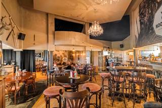 LANDELIJKE LIGGINGLangs de Wortegemsesteenweg in Anzegem bevindt zich deze interessante opbrengsteigendom. Hier combineer je het beste van twee...