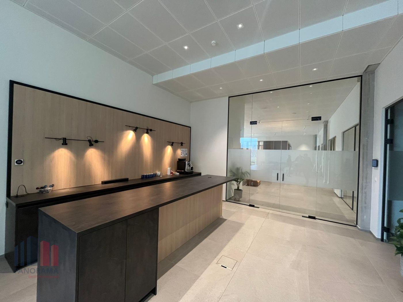 Instapklaar en modern kantoor van 653 m² vlakbij E17 te Zele - foto 3