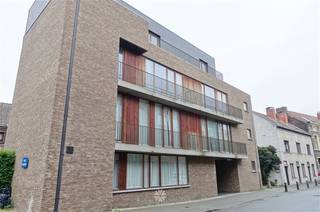 GENT - Krijgsgasthuisstraat 15: Op zoek naar een ondergrondse autostaanplaats te huur in Gent? Dan is dit mogelijk iets voor u. De troeven in een...